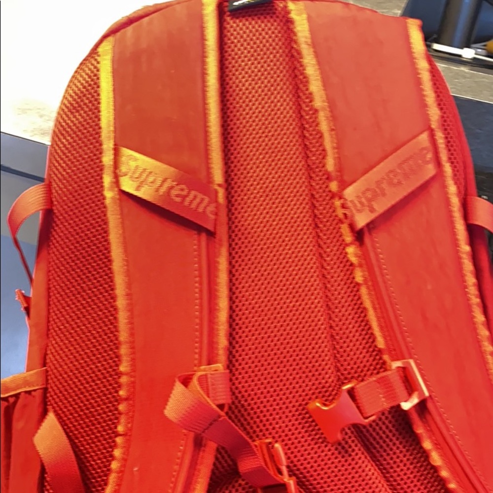 Authentic Supreme Backpack - Picture 2 of 3